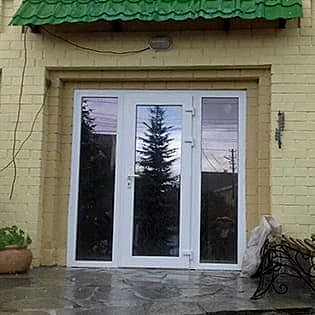 Пластиковые двери